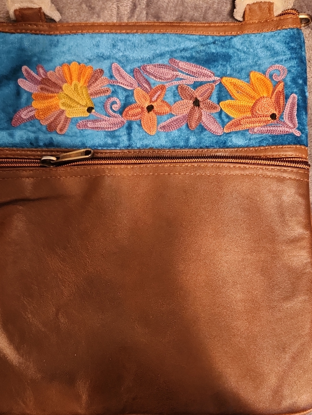🔥Crossbody Bag, Beautifully Embroidered Velvet & Leather, Padded Shoulder - Picture 2 of 3